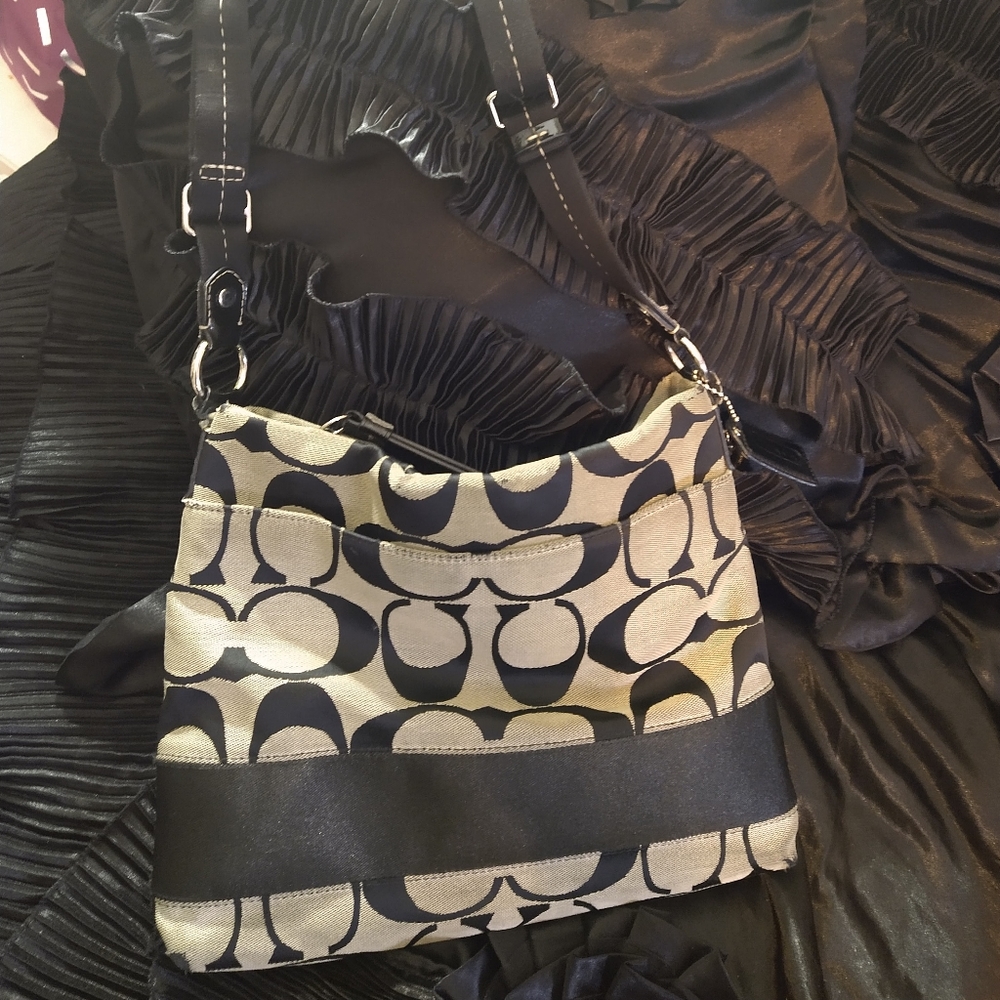 Purse - Picture 2 of 4